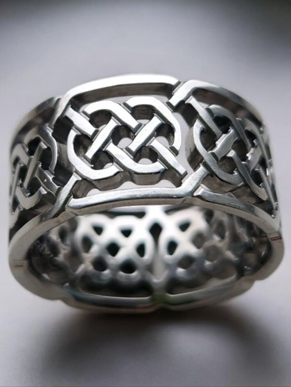 Celtic Knot Cutout Titanium Ring-Size 4.5/5